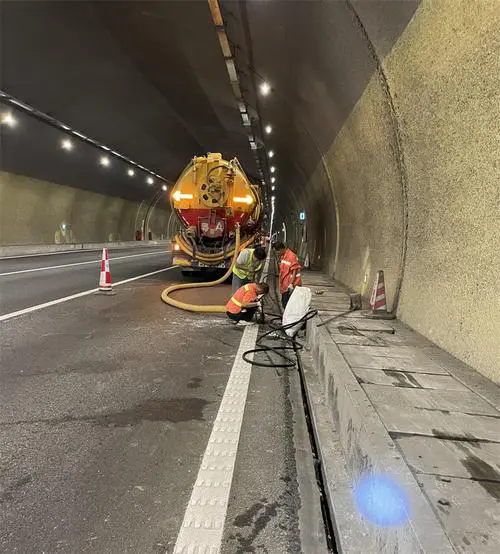 永川隧道排水渠清淤